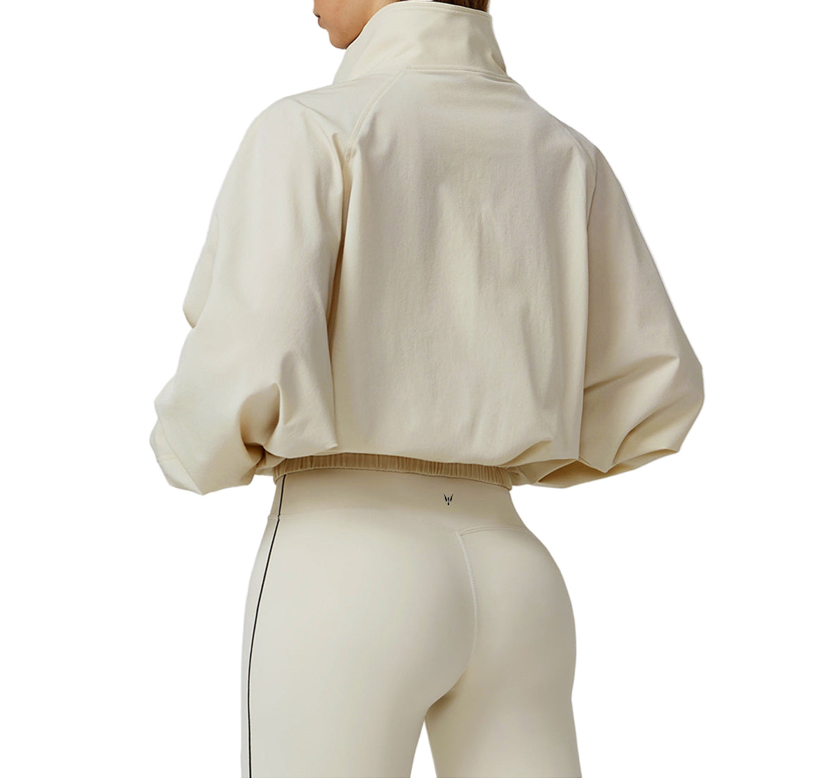 ג'קט טניס וחדר כושר